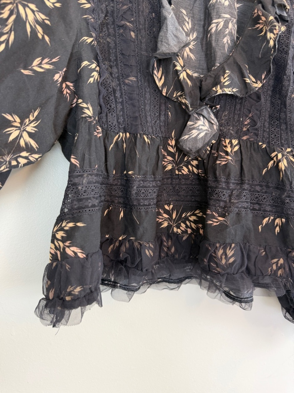 By Anthropologie V-Neck Ruffled Blouse Black Motif Women’s XXS - Picture 7 of 13